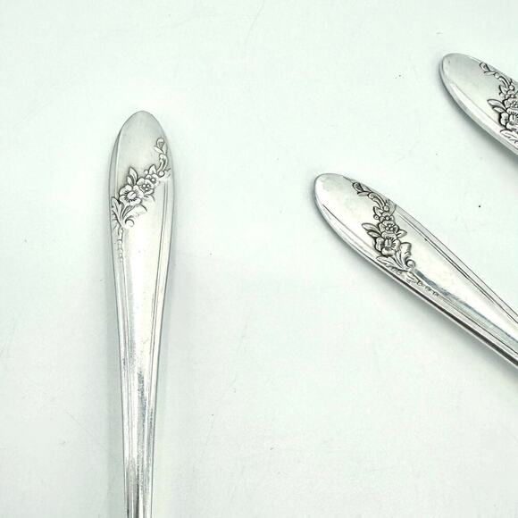 Set of 4 Teaspoons Queen Bess II Silverplate Tudor Plate Oneida Community - Picture 4 of 5